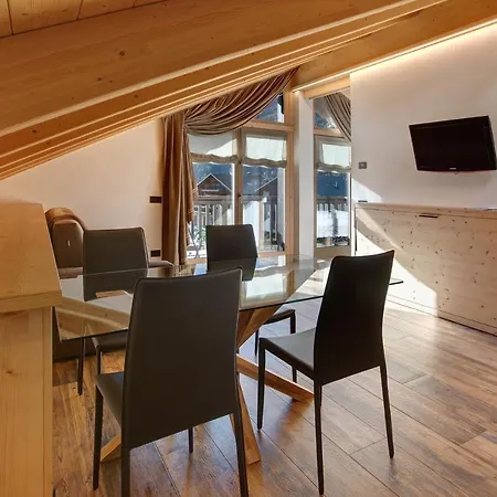 Emilia E Daniele 12 13 Lejlighed *