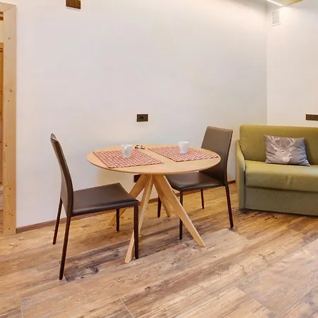 Emilia E Daniele 12 13 Lejlighed